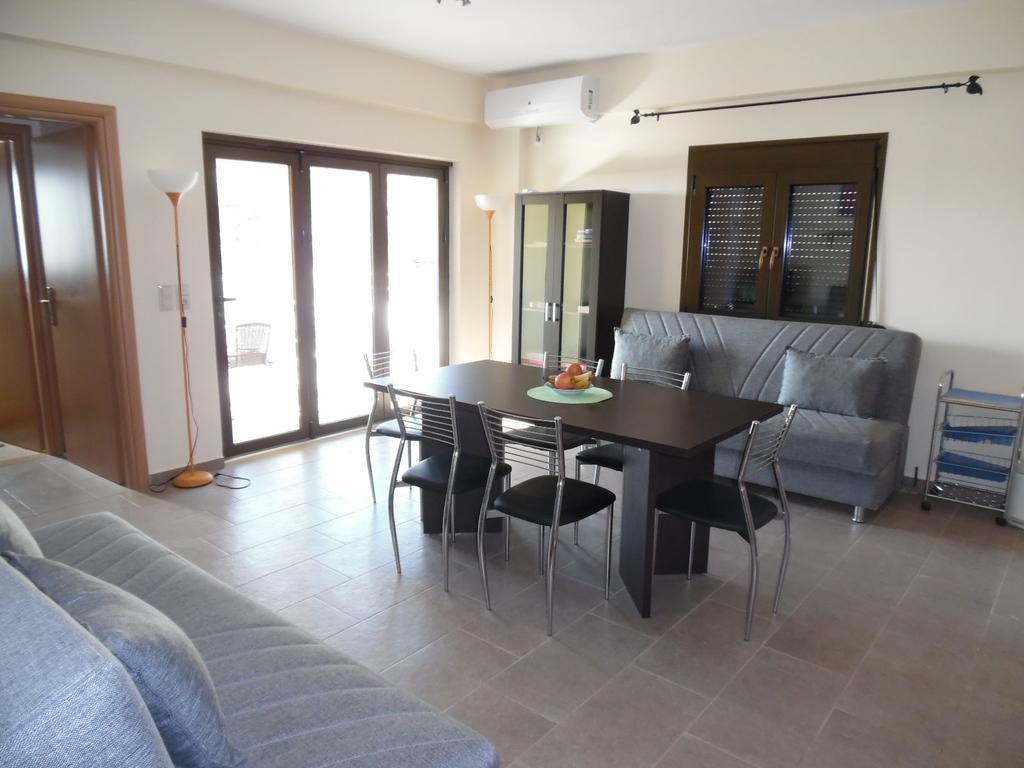 Artemis Appartments Pitsidia Exterior foto