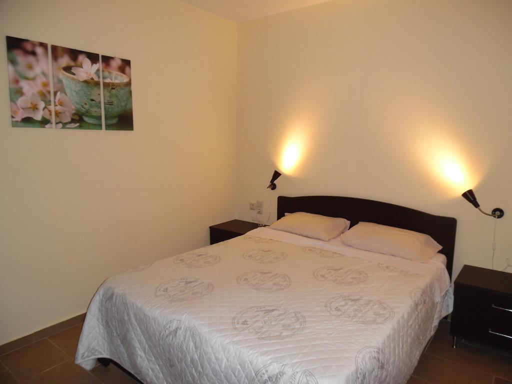 Artemis Appartments Pitsidia Exterior foto